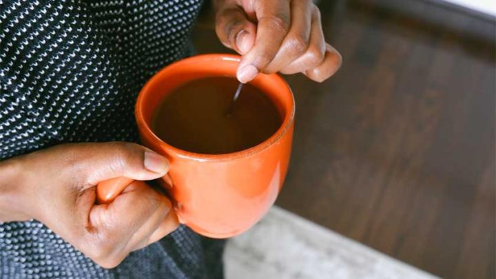 hands hold a cup of coffee